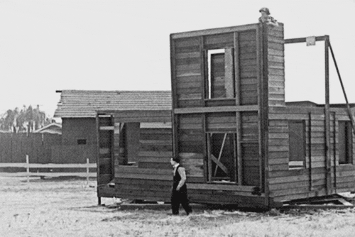 Buster Keaton passe à travers le fake